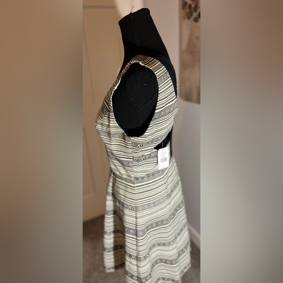 NWT RED Saks Fifth Avenue Black Ivory Fit And Flare Tribal Print Dress Medium - Picture 2 of 12